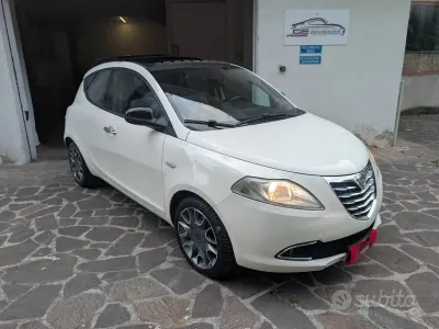 Usata Lancia Ypsilon Platinum 69 CV (50 kW) 2012 Bianco Utilitaria
