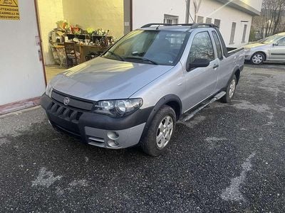 Usata Fiat Strada 95 CV (69 kW) 2006 Argento Pick-up