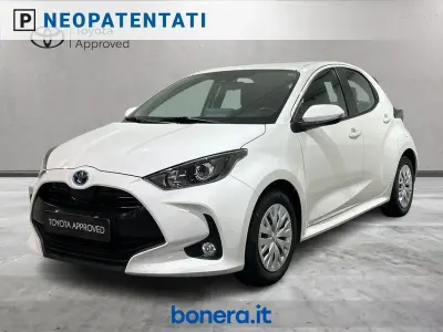 Usata Toyota Yaris Hybrid Active 116 CV (85 kW) 2023 Bianco Berlina