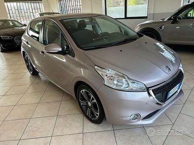 Usata Peugeot 208 Allure 82 CV (60 kW) 2013 Viola metallizzato Utilitaria