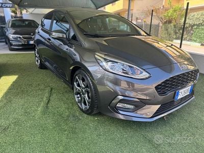 Begagnad Ford Fiesta 101 HK (74 kW) 2019 Grå Halvkombi
