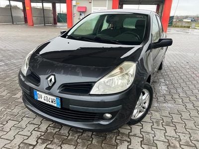 Grigio Usata 2009 Renault Clio II LE Berlina | 1500 € (Buon prezzo)