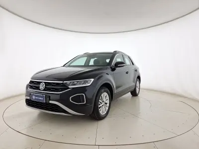Usata VW T-Roc Life 115 CV (84 kW) 2025 Deep black perlato SUV