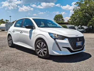 Usata Peugeot 208 102 CV (75 kW) 2023 Bianco Utilitaria