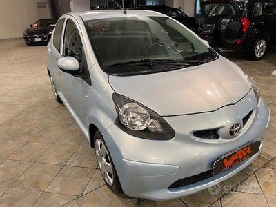 Usata Toyota Aygo 68 CV (50 kW) 2006 Azzurro Utilitaria