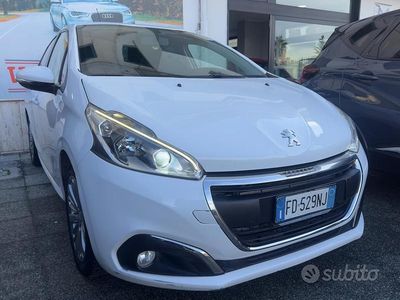 Usata Peugeot 208 Allure 74 CV (54 kW) 2016 Bianco Utilitaria