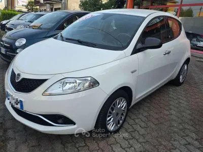 Usata Lancia Ypsilon 69 CV (50 kW) 2016 Bianco Utilitaria