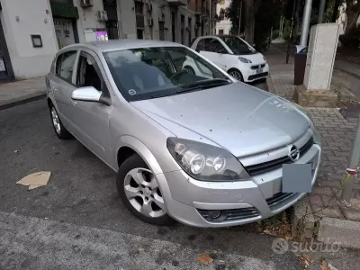 Usata Opel Astra 101 CV (74 kW) 2004 Grigio Berlina