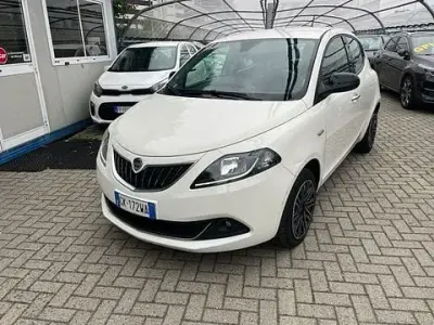 Usata Lancia Ypsilon Gold 69 CV (50 kW) 2022 Bianco Utilitaria