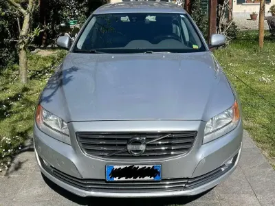 Usata Volvo V70 Momentum 163 CV (119 kW) 2013 Argento Station wagon