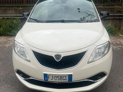 Usata Lancia Ypsilon Gold 69 CV (50 kW) 2017 Bianco Utilitaria