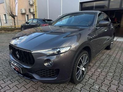 Usata Maserati Levante 275 CV (202 kW) 2017 Grigio metallizzato SUV