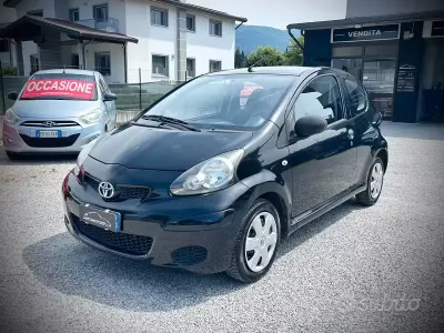 Usata Toyota Aygo 68 CV (50 kW) 2010 Nero Utilitaria