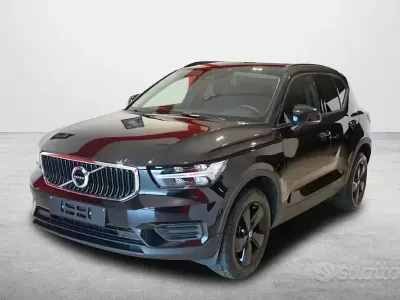 Usata Volvo XC40 Momentum 150 CV (110 kW) 2021 Nero SUV