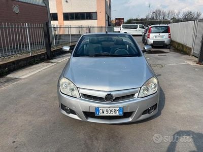 Usata Opel Tigra Sport 90 CV (66 kW) 2007 Grigio Cabrio