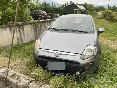 Usata Fiat Grande Punto 69 CV (50 kW) 2011 Grigio Utilitaria