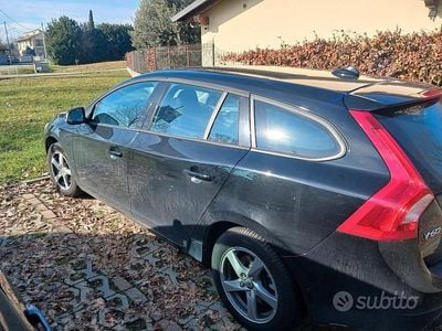 Usata Volvo V60 120 CV (88 kW) 2017 Nero Station wagon