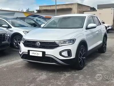 Usata VW T-Roc Life 110 CV (80 kW) 2023 Bianco SUV
