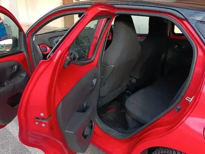 Usata Toyota Aygo City 69 CV (50 kW) 2017 Rosso Utilitaria