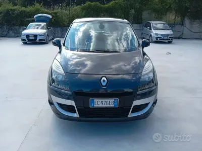 Usata Renault Scénic III 110 CV (80 kW) 2010 Grigio Monovolume