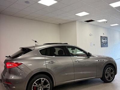 Usata Maserati Levante 275 CV (202 kW) 2017 Grigio SUV