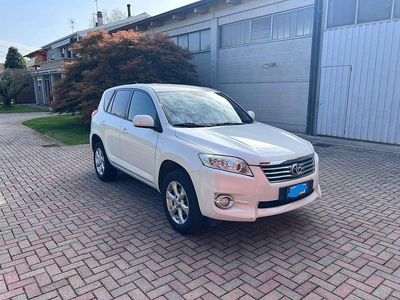 Second-hand Toyota RAV4 150 CP (110 kW) 2011 Alb SUV