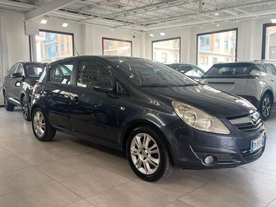 Usata Opel Corsa Edition 95 CV (69 kW) 2012 Grigio Utilitaria