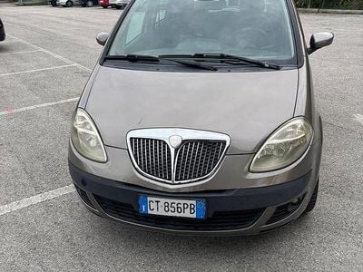 Usata Lancia Musa 69 CV (50 kW) 2005 Grigio Monovolume