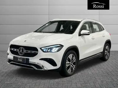 Usata Mercedes GLA180 Advanced 116 CV (85 kW) 2024 Grigio montagna SUV