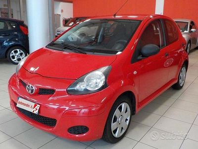 Usata Toyota Aygo 69 CV (50 kW) 2009 Rosso Utilitaria