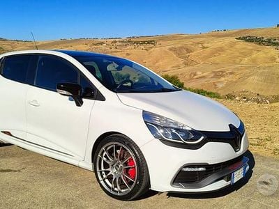 Usata Renault Clio IV Trophy 220 CV (161 kW) 2016 Bianco Berlina
