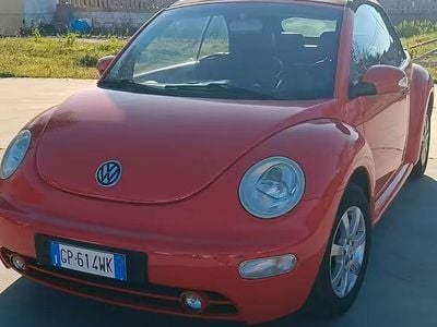 Usata VW New Beetle 102 CV (75 kW) 2004 Rosso Utilitaria