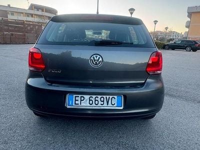 Usado VW Polo 60 HP (44 kW) 2013 Cinzento Citadino