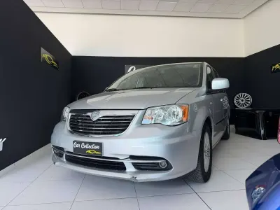 Usata Lancia Voyager Gold 163 CV (119 kW) 2013 Argento Monovolume