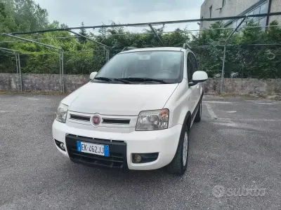 Usata Fiat Panda 4x4 Climbing 69 CV (50 kW) 2011 Bianco Utilitaria