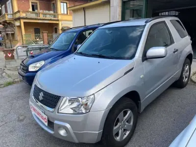 Usata Suzuki Grand Vitara 106 CV (77 kW) 2009 Argento SUV