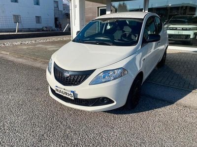 Usata Lancia Ypsilon Gold 69 CV (50 kW) 2023 Bianco Utilitaria