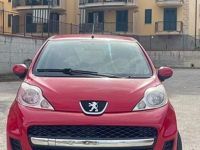 Usata Peugeot 107 68 CV (50 kW) 2009 Rosso Utilitaria