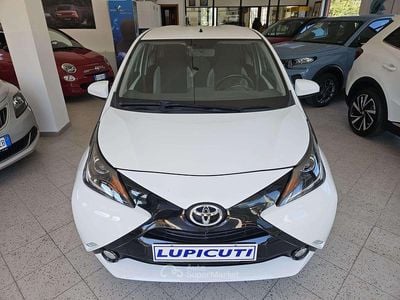 Usata Toyota Aygo X-wave 69 CV (50 kW) 2017 Bianco Utilitaria