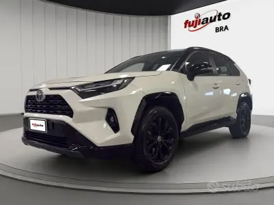 Usata Toyota RAV4 Hybrid Style 218 CV (160 kW) 2022 Black & white SUV