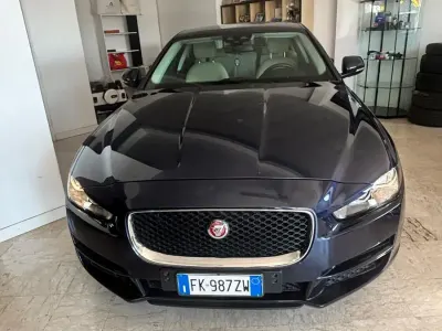 Usata Jaguar XE Prestige 179 CV (131 kW) 2017 Blu Berlina