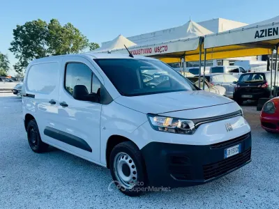 Usata Fiat Doblò 131 CV (96 kW) 2023 Bianco Monovolume