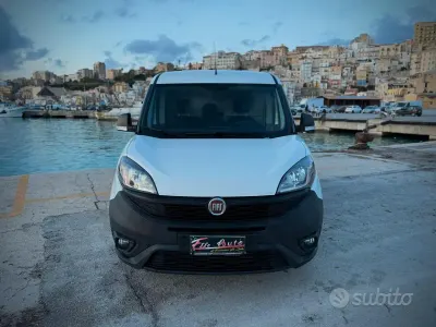 Usata Fiat Doblò Lounge 105 CV (77 kW) 2021 Bianco Monovolume
