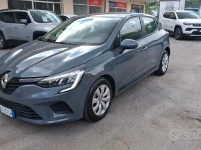 Usata Renault Clio V Life 101 CV (74 kW) 2021 Grigio Berlina