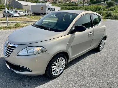 Usata Lancia Ypsilon 95 CV (69 kW) 2012 Beige Utilitaria