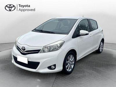Usata Toyota Yaris Active 69 CV (50 kW) 2012 Bianco Berlina