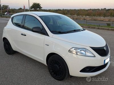 Usata Lancia Ypsilon Platinum 69 CV (50 kW) 2019 Bianco Utilitaria