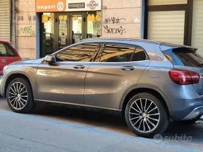 Usata Mercedes GLA200 Premium 136 CV (100 kW) 2019 Grigio SUV