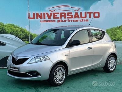Usata Lancia Ypsilon Silver 69 CV (50 kW) 2016 Grigio Utilitaria