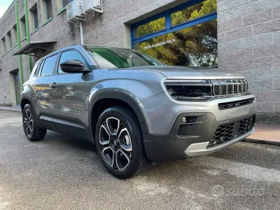 Nieuw Jeep Avenger Summit 101 PK (74 kW) 2026 Grijs SUV